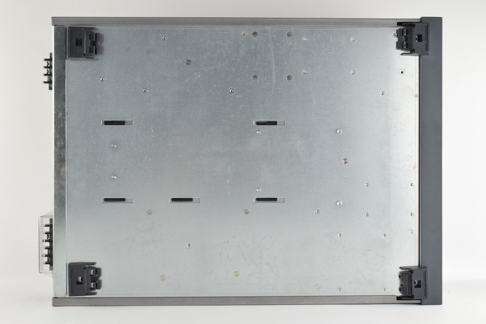 Performance AC Power Source / 1750 VA / 300 V / 13 A Keysight Used 6813C - Actual Instrument - Image 2