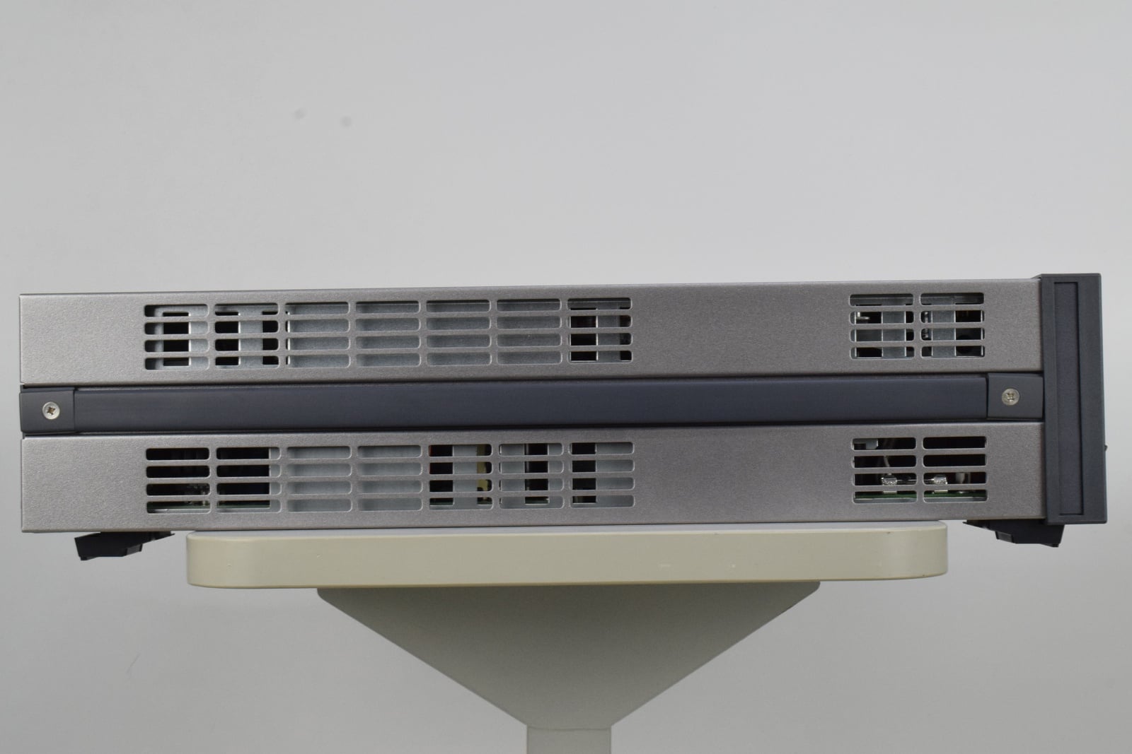 Performance AC Power Source / 1750 VA / 300 V / 13 A Keysight Used 6813C - Actual Instrument - Image 5