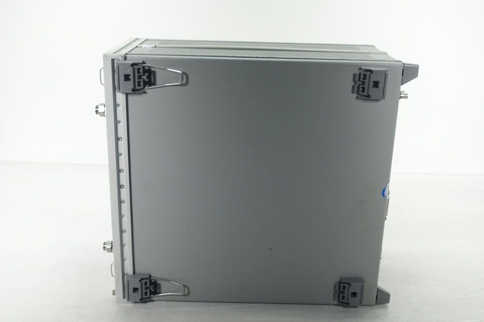 Keysight 8722D Microwave Vector Network Analyzer