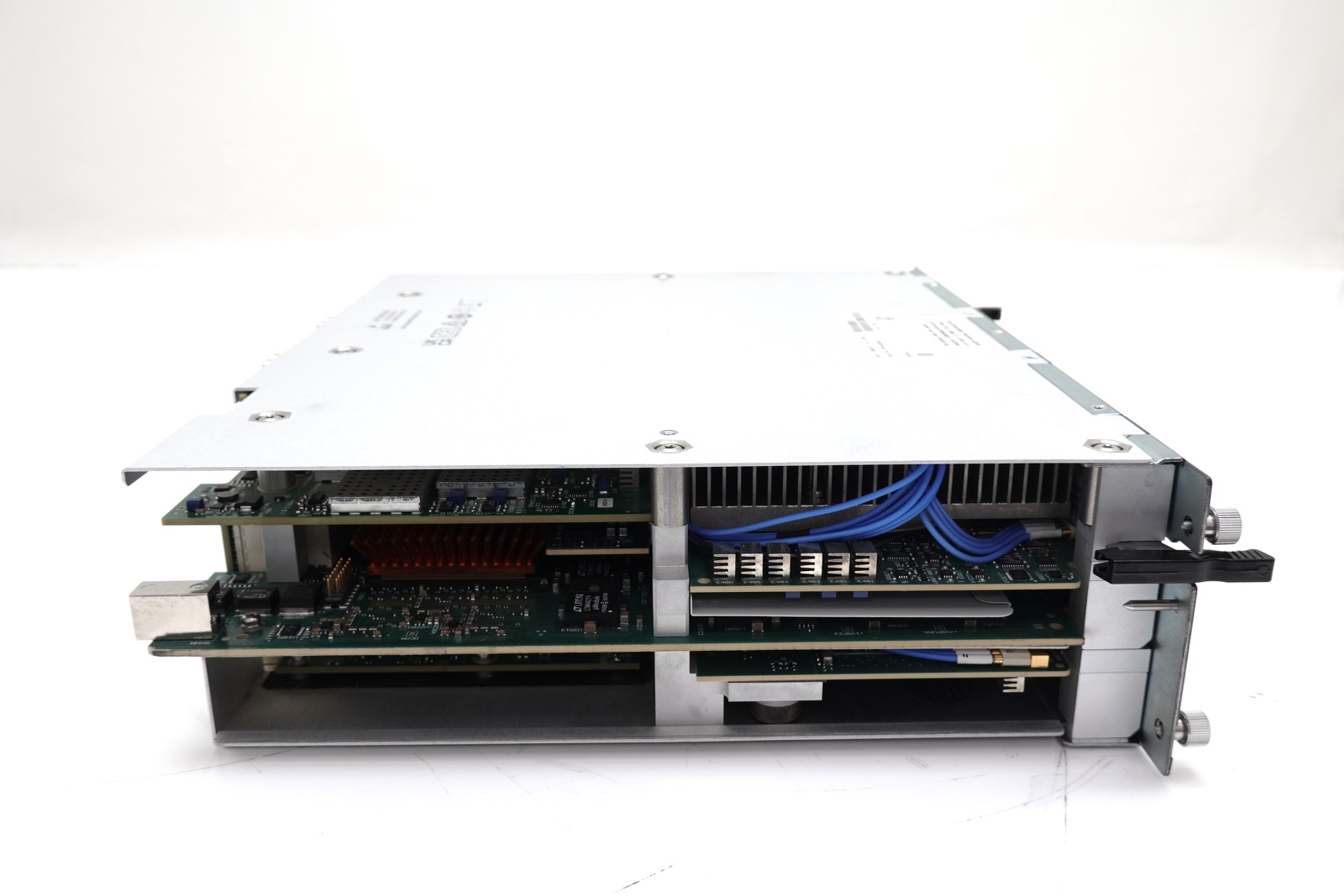 Keysight M8041A J-BERT High-Performance BERT Module / 8.5/16Gb/s Generator Analyzer Clock / 3-slot AXIe Keysight M8041A J-BERT High-Performance BERT Module / 8.5/16Gb/s Generator Analyzer Clock / 3-slot AXIe