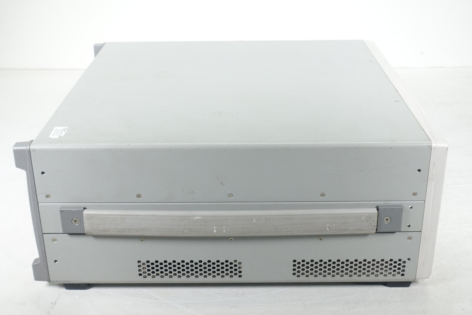 PXIe Chassis / 18-slot / 3U / 4GB/s / Gen 2 Keysight Used M9018A - Actual Instrument - Image 4