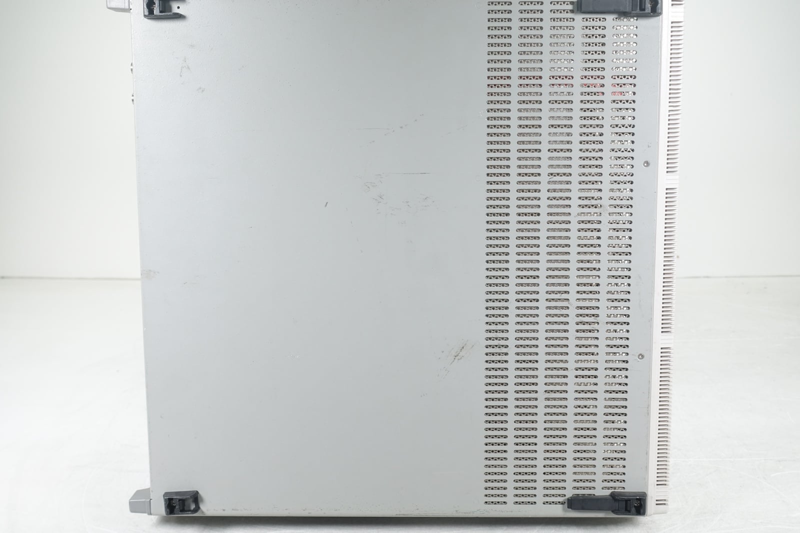 PXIe Chassis / 18-slot / 3U / 4GB/s / Gen 2 Keysight Used M9018A - Actual Instrument - Image 7