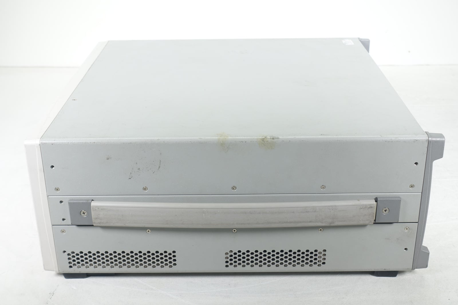 PXIe Chassis / 18-slot / 3U / 4GB/s / Gen 2 Keysight Used M9018A - Actual Instrument - Image 5