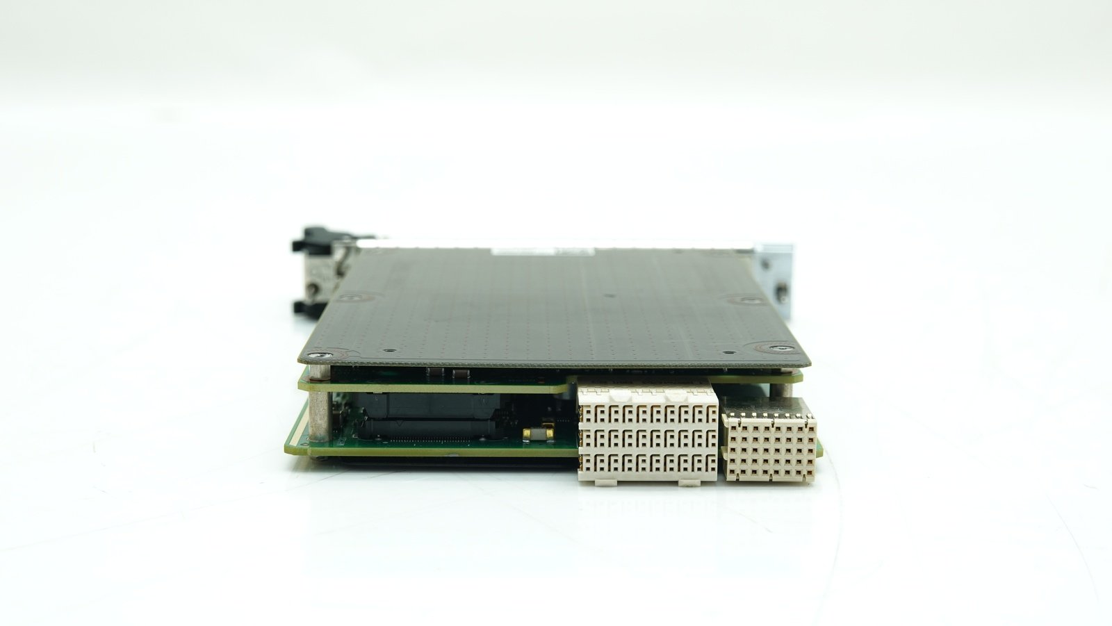 Keysight PZ2130A High-Density Precision SMU / 100 pA / 30 V / 500 mA DC / 5 Channels Keysight PZ2130A High-Density Precision SMU / 100 pA / 30 V / 500 mA DC / 5 Channels