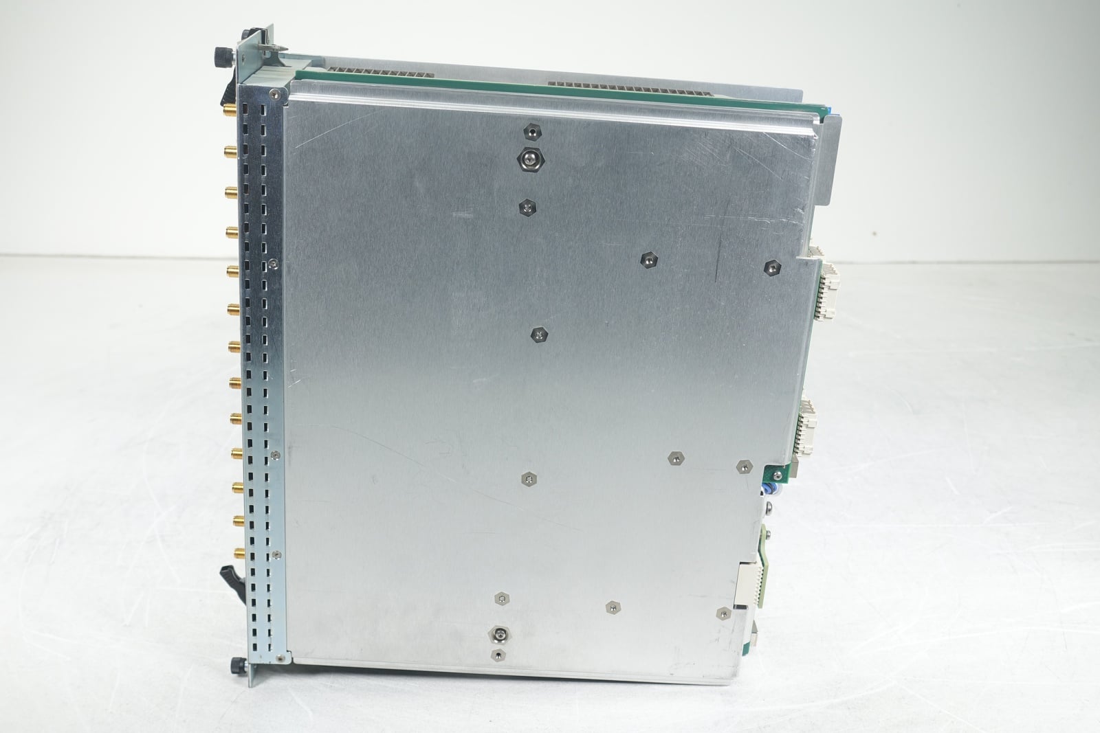 J-BERT High-Performance BERT Module / 8.5/16Gb/s Generator Analyzer Clock / 3-slot AXIe Keysight Used M8041A - Actual Instrument - Image 3