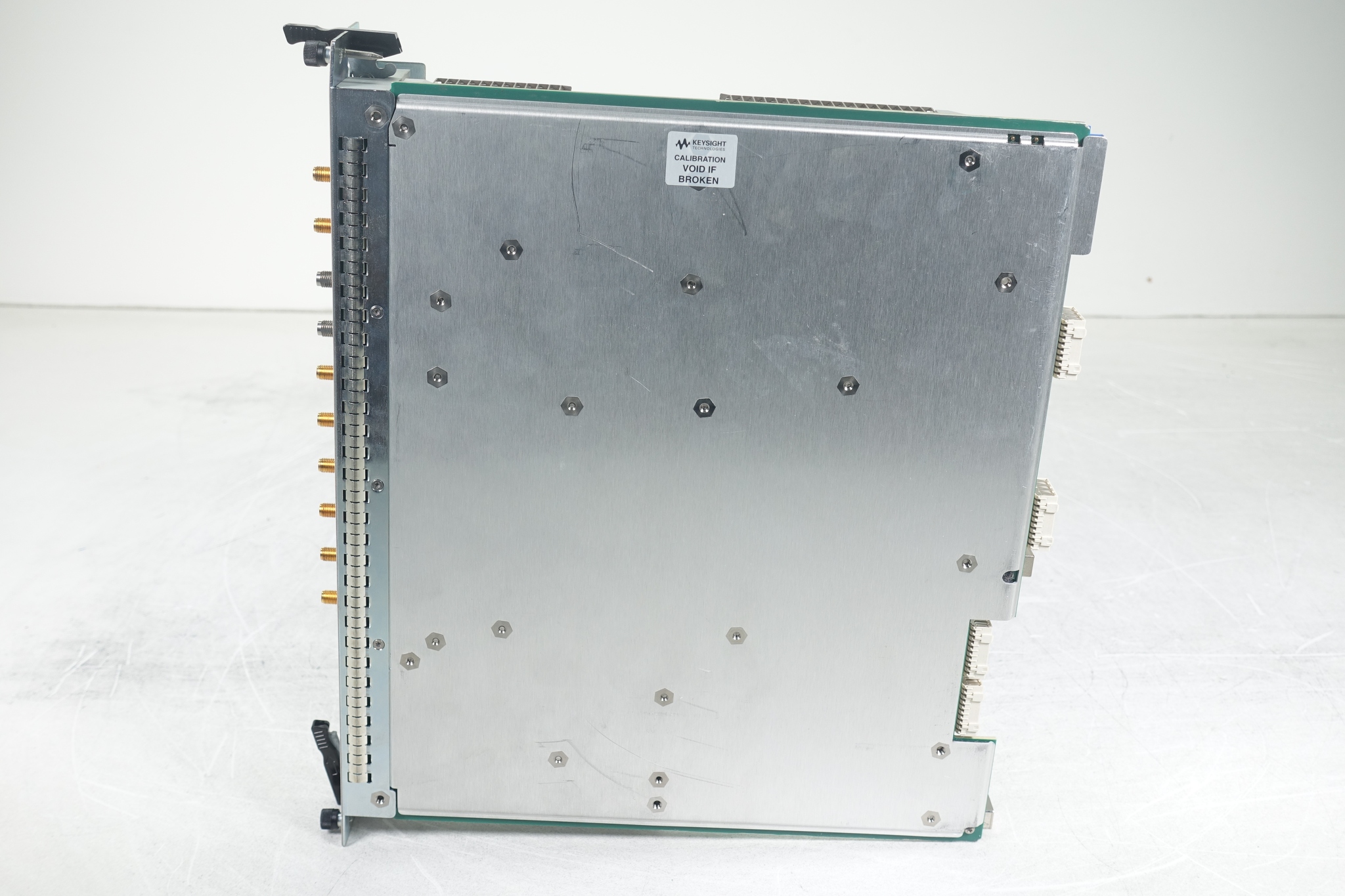 Keysight M8061A-001 Multiplexer 2:1 up to 28.4 Gb/s / 2-slot AXIe Module Keysight M8061A-001 Multiplexer 2:1 up to 28.4 Gb/s / 2-slot AXIe Module