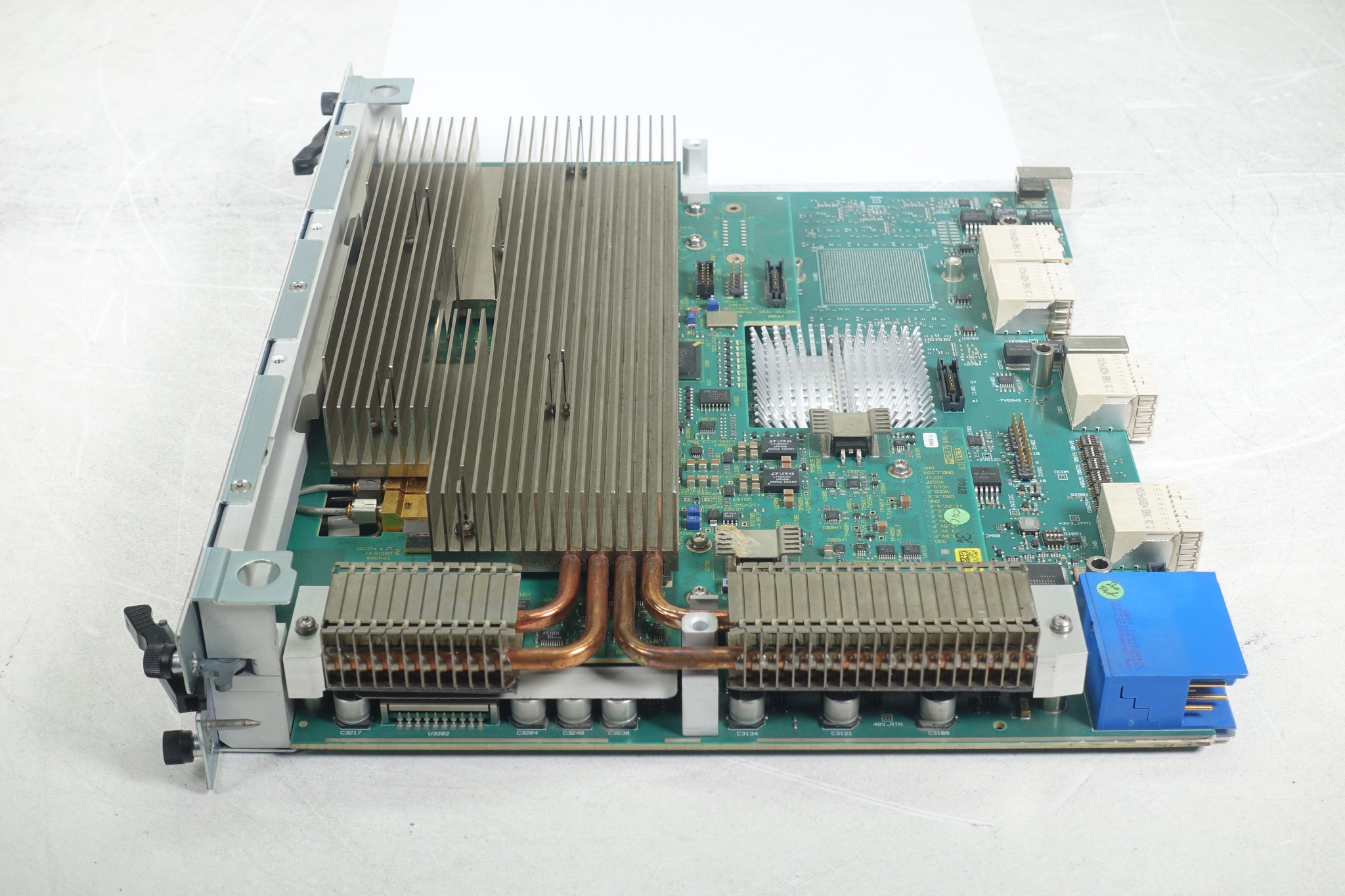 Keysight M8061A-001 Multiplexer 2:1 up to 28.4 Gb/s / 2-slot AXIe Module Keysight M8061A-001 Multiplexer 2:1 up to 28.4 Gb/s / 2-slot AXIe Module