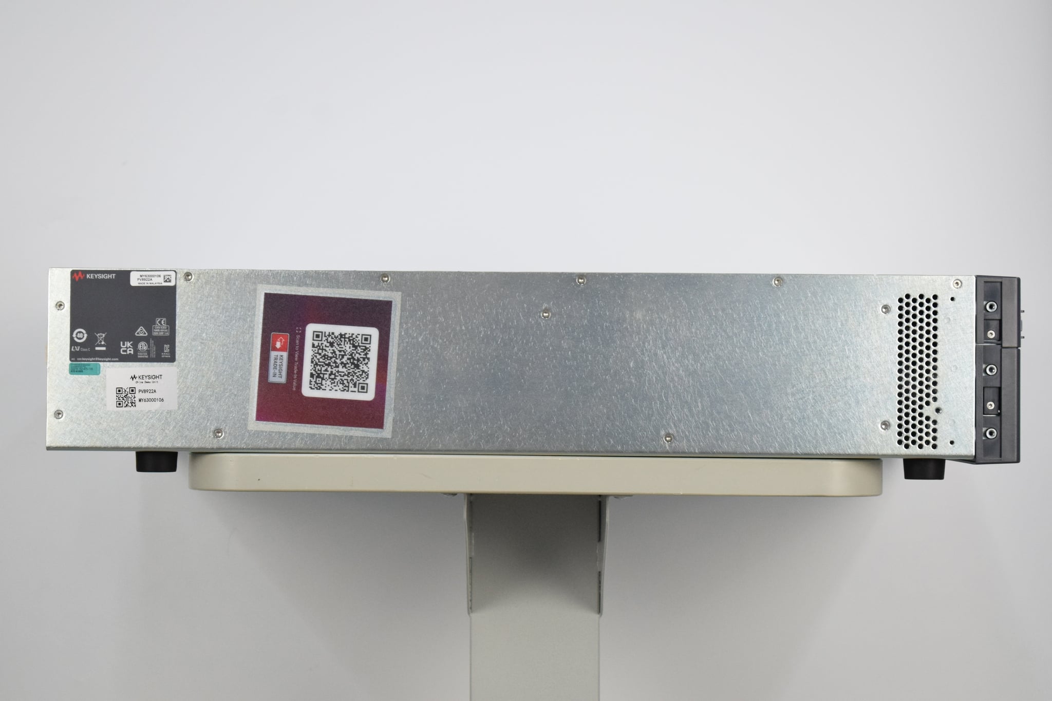 Photovoltaic Array Simulator / 2000V / 30A / 20kW / 400/480 VAC Keysight Used PV8922A - Actual Instrument - Image 3
