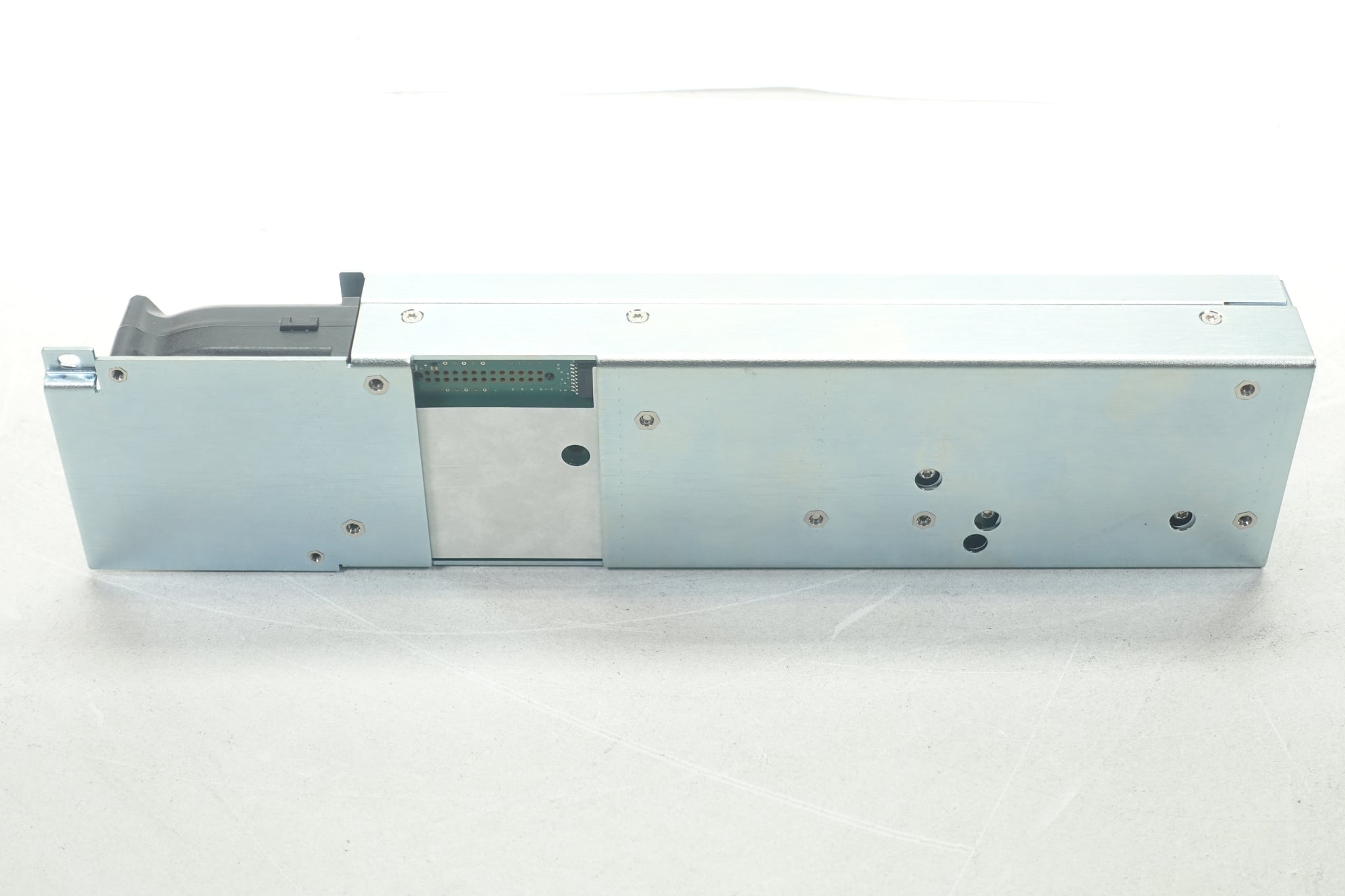 Source & Measure Unit for Battery Drain Analysis / 2-Quadrant / 20V, ±1A or 6V, ±3A / 20W Keysight Used N6781A - Actual Instrument - Image 2