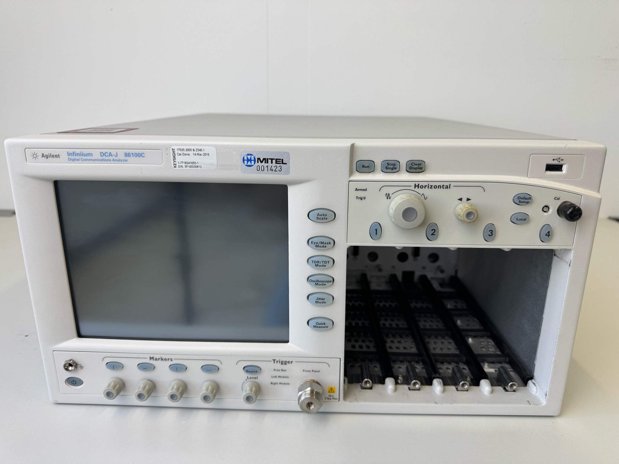 Infiniium DCA-J Wideband Oscilloscope Mainframe Keysight Used 86100C - Actual Instrument - Image 1