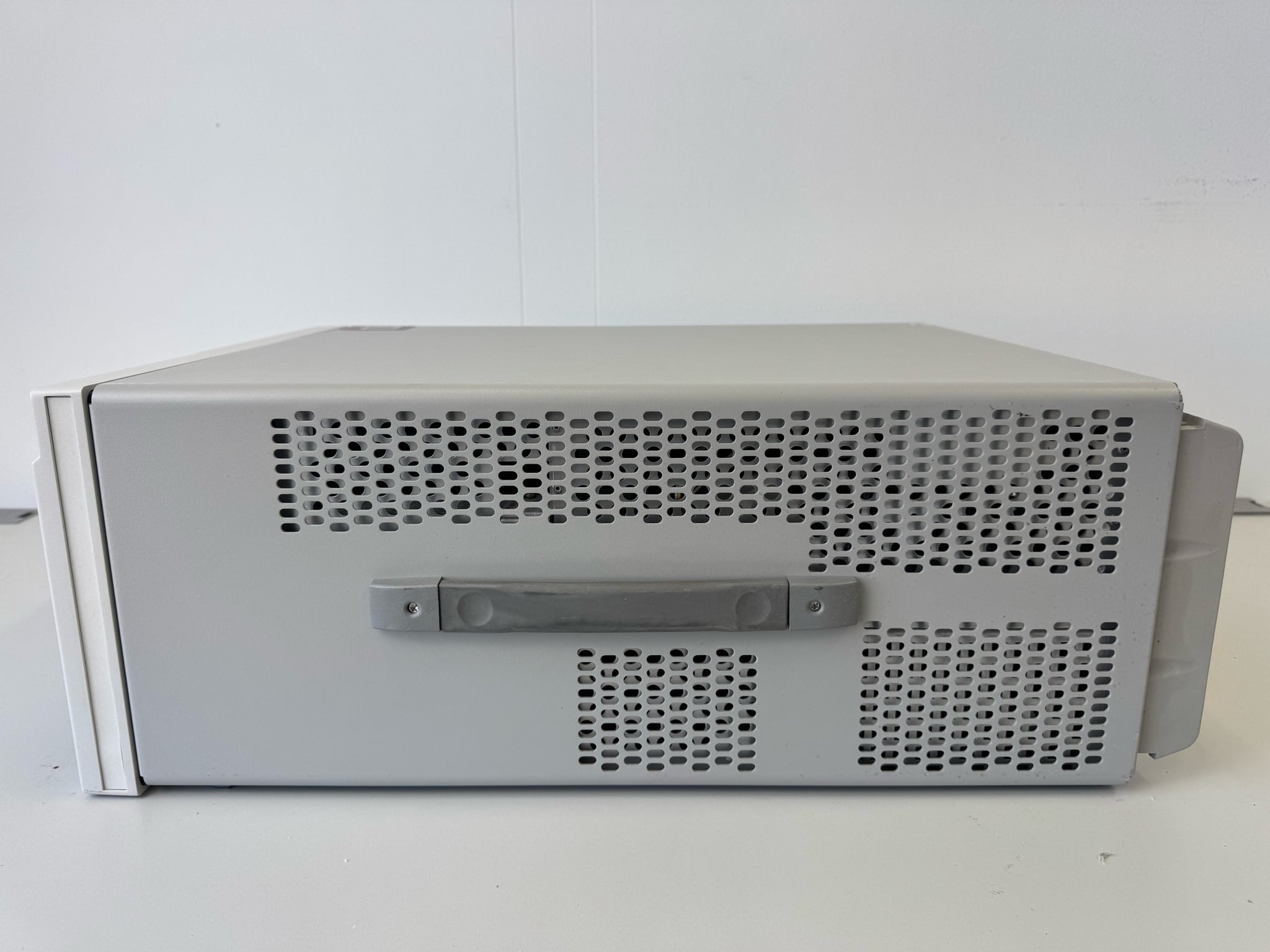 Infiniium DCA-J Wideband Oscilloscope Mainframe Keysight Used 86100C - Actual Instrument - Image 3