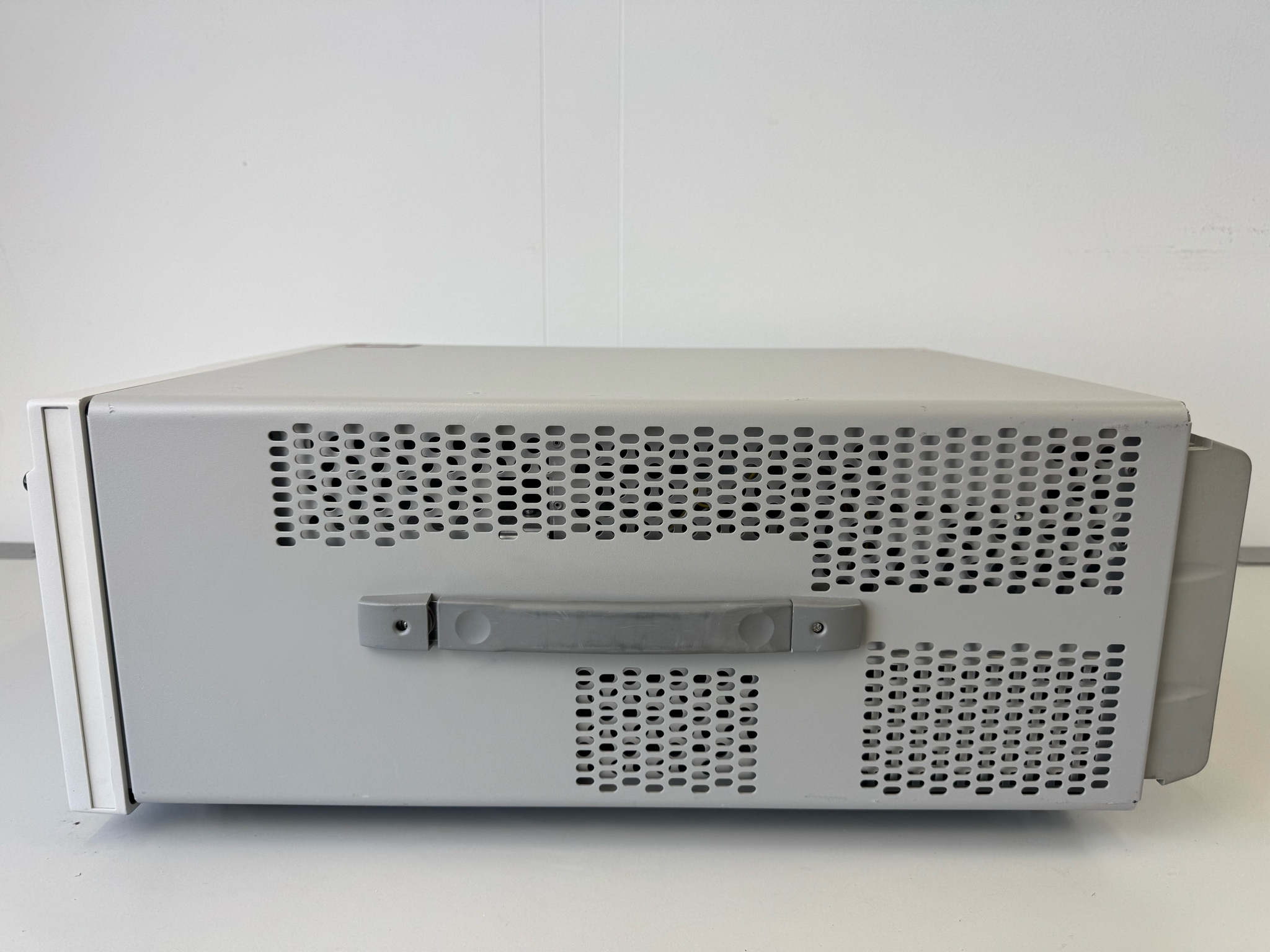 Infiniium DCA-J Wideband Oscilloscope Mainframe Keysight Used 86100C - Actual Instrument - Image 3