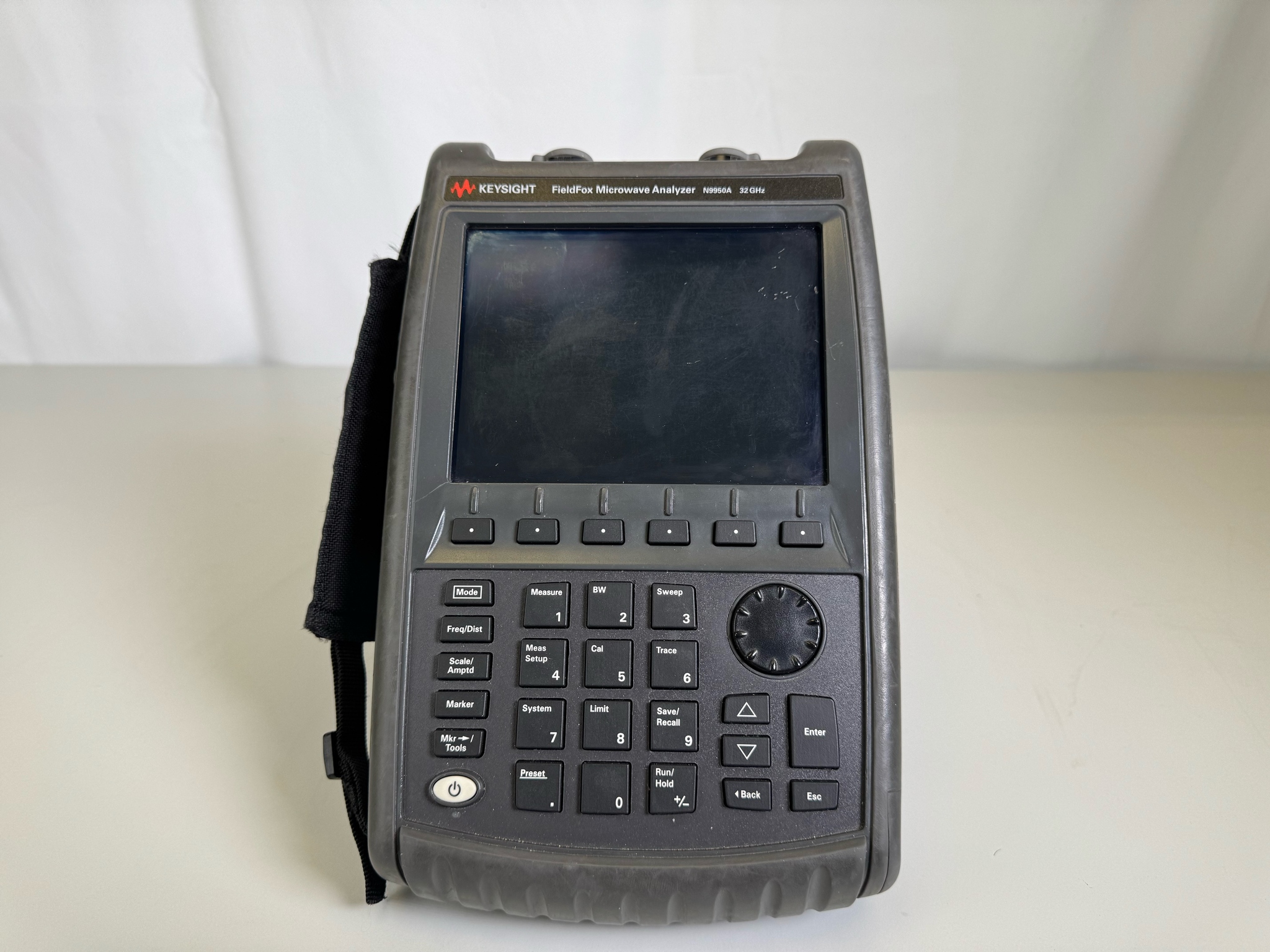 FieldFox Handheld Microwave Analyzer / 300 kHz to 32 GHz Keysight Used N9950A - Actual Instrument - Image 1