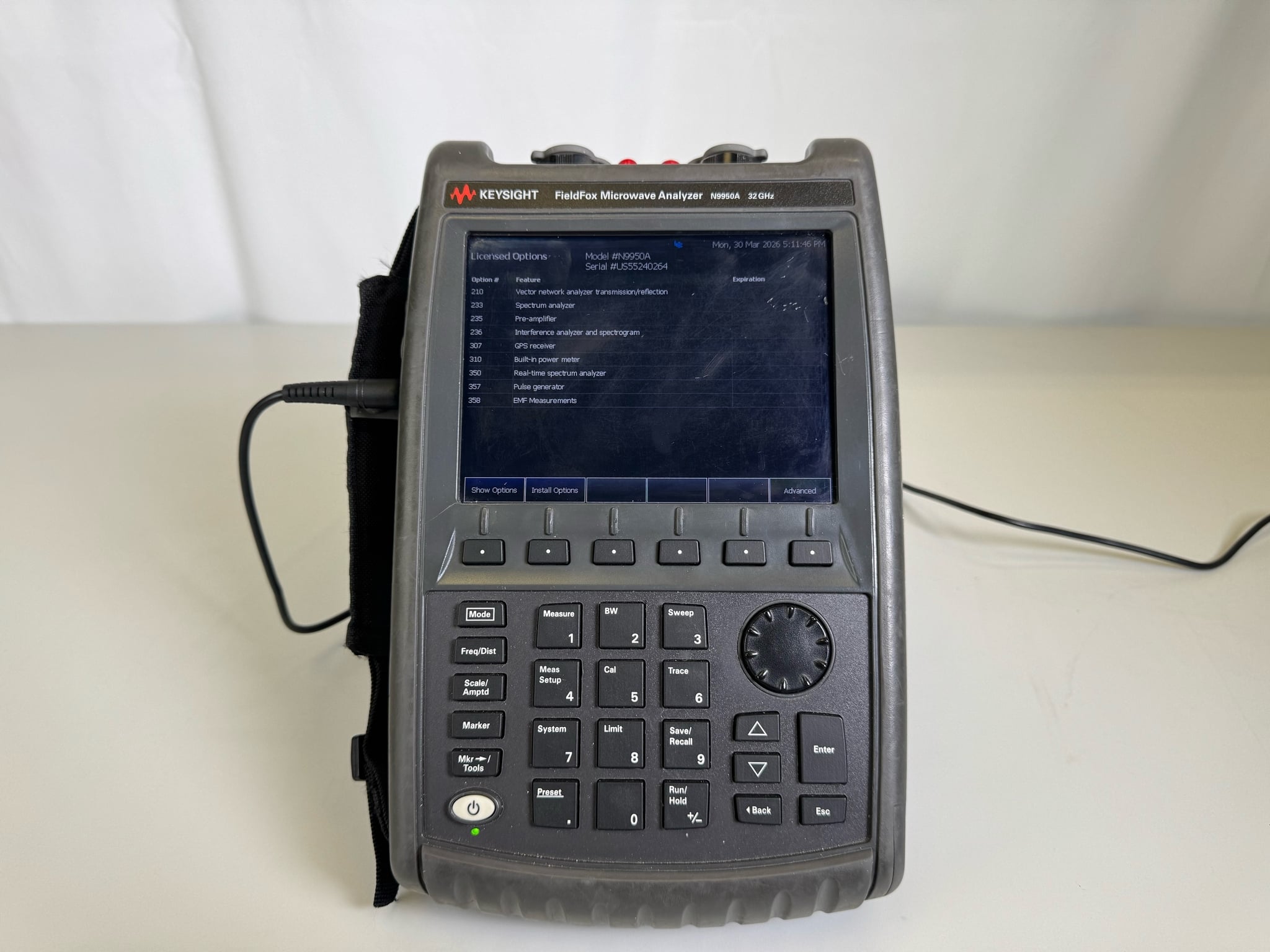FieldFox Handheld Microwave Analyzer / 300 kHz to 32 GHz Keysight Used N9950A - Actual Instrument - Image 2