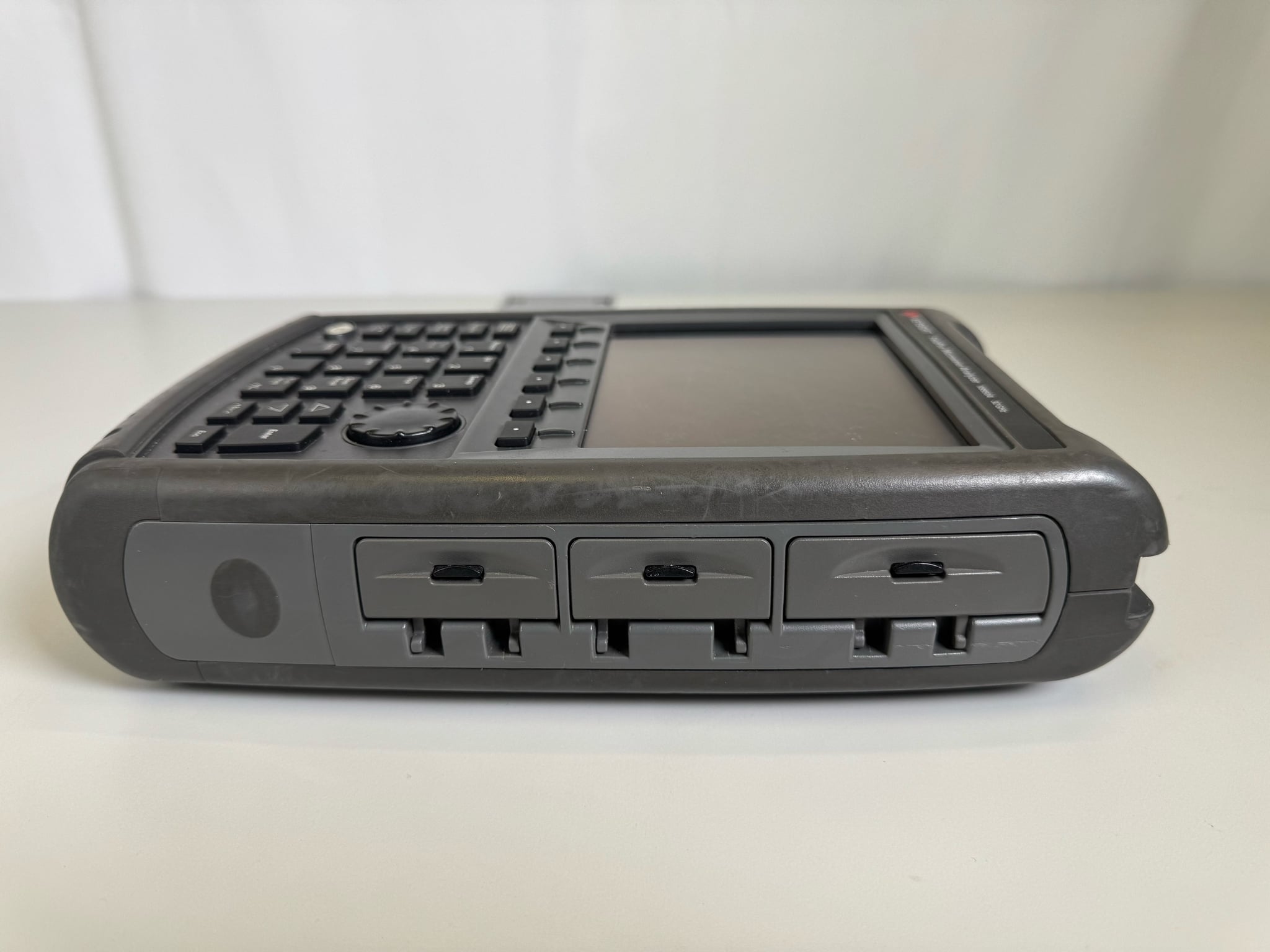 FieldFox Handheld Microwave Analyzer / 300 kHz to 32 GHz Keysight Used N9950A - Actual Instrument - Image 3