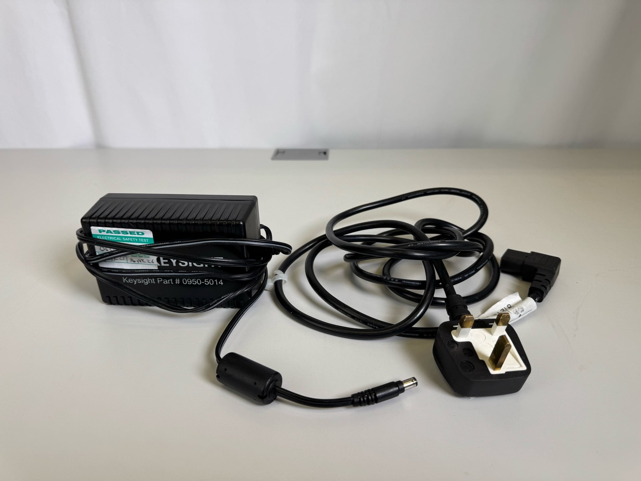 FieldFox Handheld Microwave Analyzer / 300 kHz to 32 GHz Keysight Used N9950A - Actual Instrument - Image 7
