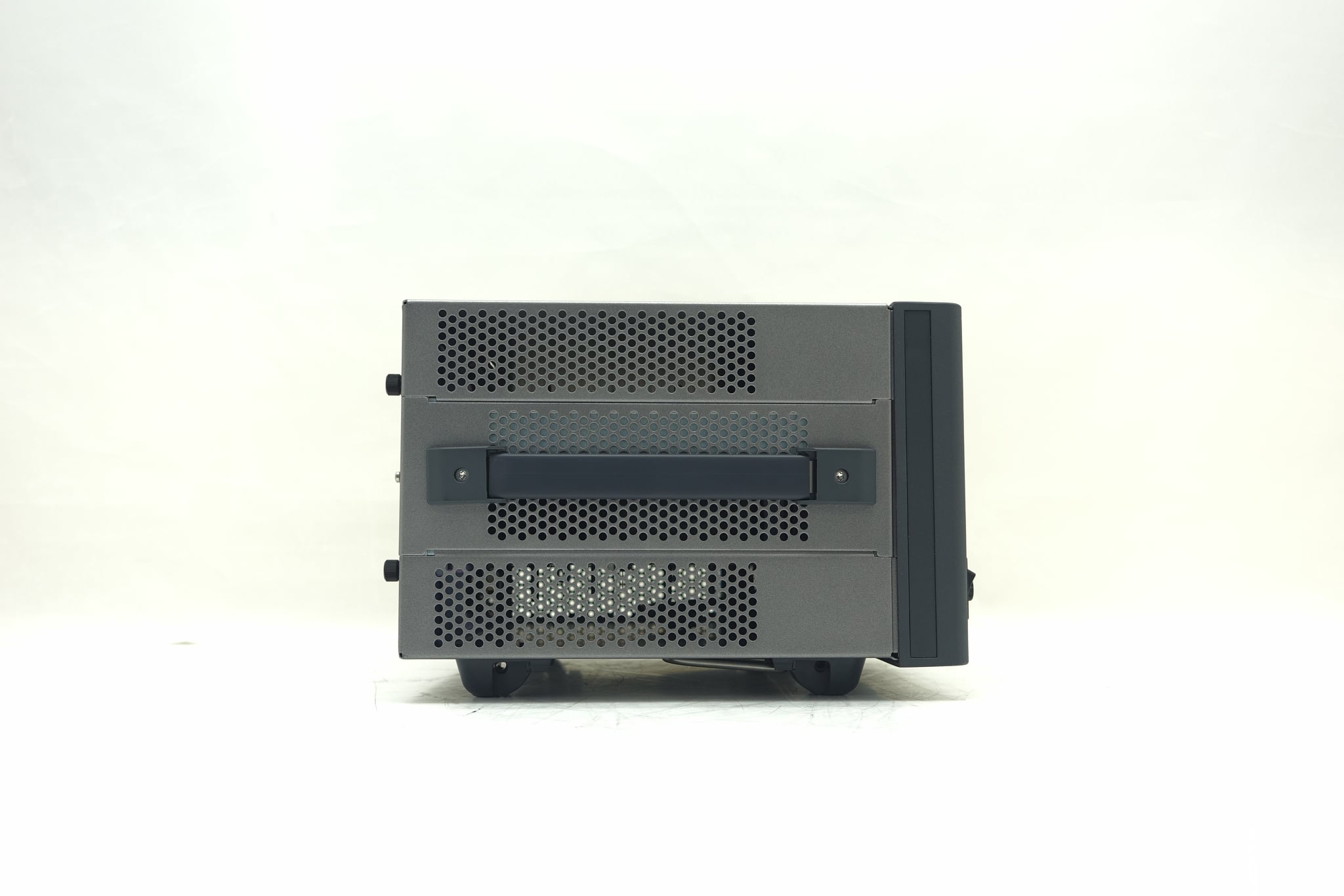 DC Power Analyzer Mainframe / Modular / 600W / 4 Slots Keysight Used N6705C - Actual Instrument - Image 3